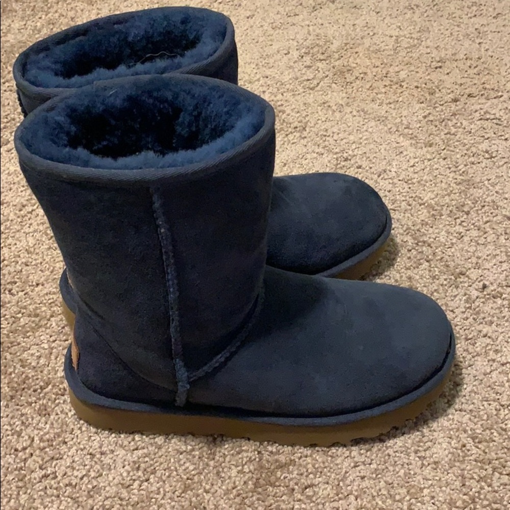 *ALMOST* BRAND NEW UGGS